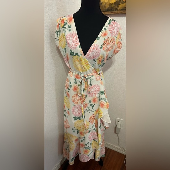 Yumi Kim Weekender Ivory Santorini Hydrangea Wrap Dress - Small - Picture 10 of 10